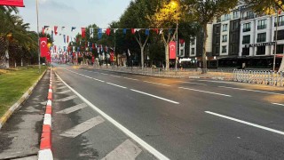 İstanbulda 30 Ağustos Zafer Bayramı kutlamaları nedeniyle Vatan Caddesi trafiğe kapatıldı