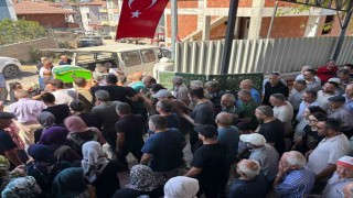 İstanbulda evinde ölü bulunan üniversiteli genç kız Amasyada defnedildi