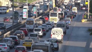 İstanbulda iş çıkışında trafik yoğunluğu yüzde 72ye ulaştı