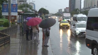 İstanbulda sağanak yağış sabah saatlerinde de etkisini sürdürüyor