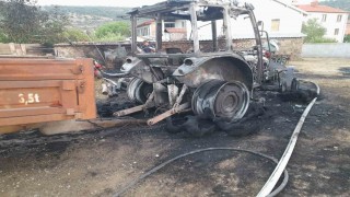 İvrindide traktör yandı, geriye demir yığını kaldı