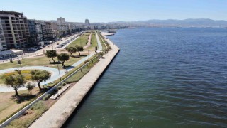 İzmir Körfezinin kokusu vatandaşı bezdirdi