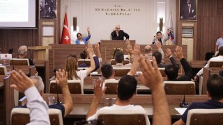 İzmirde CHPli Başkan ve meclis üyeleri ile AK Partili meclis üyesi arasında gerginlik