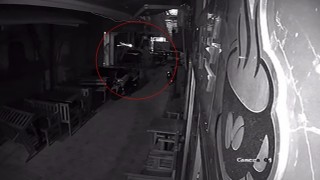 İzmirde gazete binasına silahlı saldırı kamerada