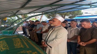 İzmirde kazada hayatını kaybeden çift Manisada toprağa verildi