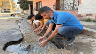 İzmirin içme suyu, musluk yerine sokaklara akıyor