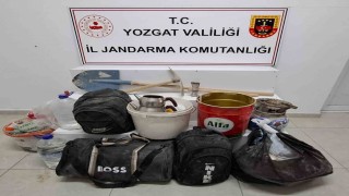 Kaçak kazı yapan definecilere suçüstü