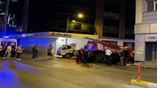 Kağıthanede 5 katlı iş merkezinin çatısında yangın çıktı