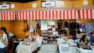 Kahramanmaraşta kadınların el emekleri fuarda sergileniyor