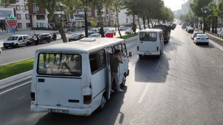 Kahramanmaraş’ta Nostaljik Dolmuşlarla Renkli Fuar Açılışı