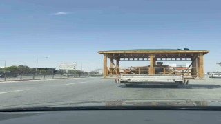 Kamyonet kasasında kamelya keyfi