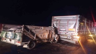 Kamyonet tıra arkadan çarptı: 1 ağır yaralı