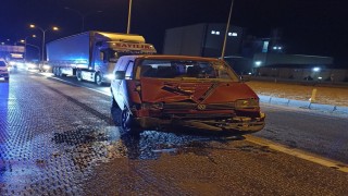 Kamyonet tıra çarptı: 1 yaralı