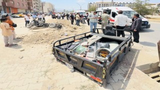 Kamyonetin çarptığı yük motosikleti ikiye ayrıldı: 1 yaralı