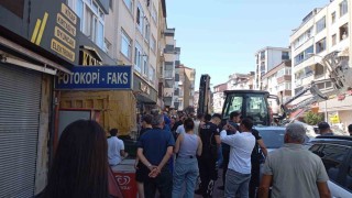 Kamyonun frenleri patladı, dükkana daldı