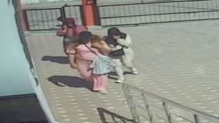 Kapı kırıp eve giren kadın hırsızlar, 200 bin liralık altın çaldı