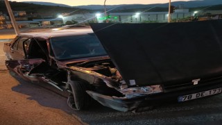 Karabükte kamyonet ile otomobil çarpıştı: 2 yaralı