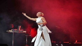 Karacabeyde Funda Arar rüzgarı