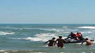 Karadenizde can pazarı: 3 kişi boğulmaktan son anda kurtarıldı