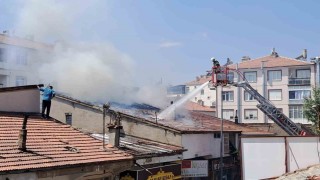 Karamanda çatı yangını korkuttu