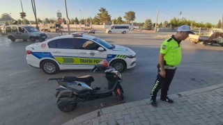 Karamanda elektrikli bisiklet otomobille çarpıştı: 2 yaralı