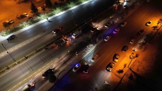 Karamanda kontrolden çıkan minibüs, aydınlatma direği ve ağaçlara çarptı