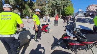 Karamanda motosikletler çarpıştı: 2 yaralı