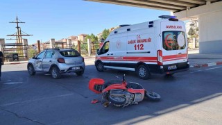 Karamanda otomobil ile motosiklet çarpıştı: 1 yaralı