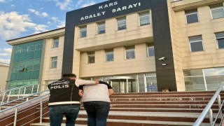 Karsta hapis cezası bulunan uyuşturucu taciri yakalandı