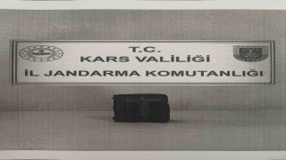 Karsta tarihi eseri jandarmaya satmaya çalışan 1 kişi suçüstü yakalandı