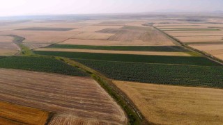 Karsta tarım arazileri halı deseni gibi rengarenk