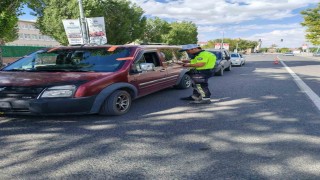Karsta trafik kontrolleri sürüyor