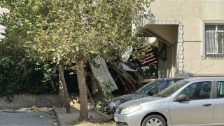 Kartalda rüzgar nedeniyle 7 katlı binanın çatısı uçtu