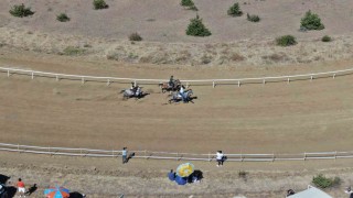 Kastamonuda düzenlenen at yarışlarına yoğun ilgi