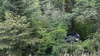 Kastamonuda hafif ticari araç şarampole yuvarlandı: 4 yaralı