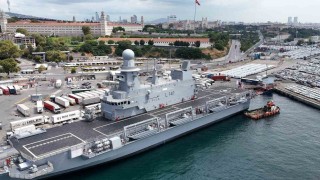 Katar donanmasının amfibi gemisi Al Fulk İstanbulda