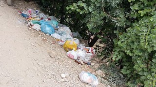 Kato Dağındaki Kaval Şelalesinde çöp tepkisi