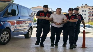 Kavgayı ayırmaya çalışan özel güvenlik görevlisini bıçaklayan saldırgan tutuklandı