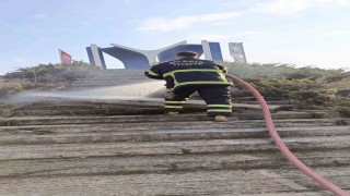 Kayı Anıtına çıkan tahta merdivenlerde yangın