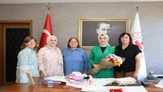 Kaymakam hanıma, mahalleliden anlamlı ziyaret