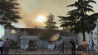 Kayseride hırdavat dükkanındaki yangın fabrikaya sıçradı