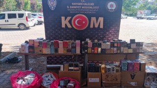 Kayseride kaçak parfüm operasyonu: 2 gözaltı