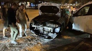 Kaza yapan araçlar park halindeki araçlara, park halindeki araç ise kaldırımda yürüyen yayaya çarptı