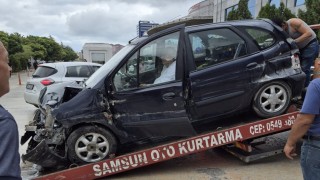Kaza yaptı, hurdaya dönen aracından inmeyip çekiciyle hastaneye gitti