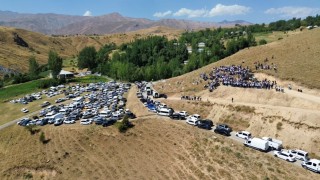 Kazada hayatını kaybeden aynı aileden 5 kişi gözyaşları içinde toprağa verildi