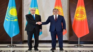 Kazakistan Cumhurbaşkanı Tokayevden Kırgız mevkidaşı Caparova Altın Kartal devlet nişanı