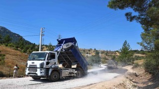Kemer Ovacık Mahallesinin 3.5 kilometrelik yolu asfaltla buluştu