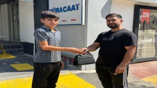 Kendisi küçük, yüreği büyük