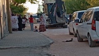 Kahta’da Yol Çalışmasında Feci Kaza: Çocuk Öldü