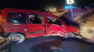 Keşanda araçlar çarpıştı: 2 kişi yaralandı